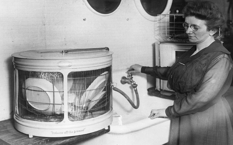 اولین ماشین ظرفشویی-بوی بد ماشین ظرفشویی