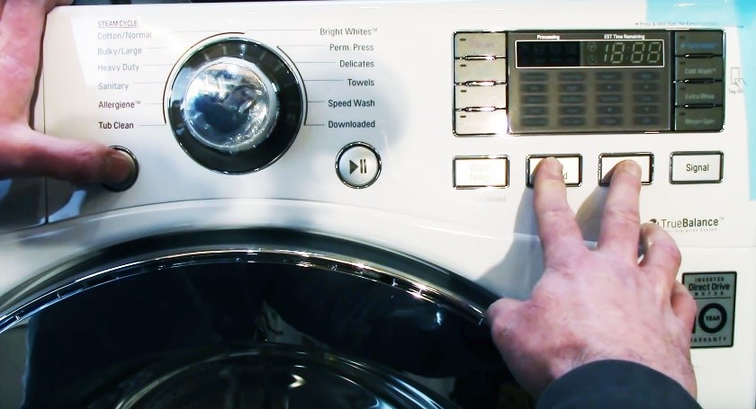 لباسشویی ال جی دارای دکمه‌ی ریست
